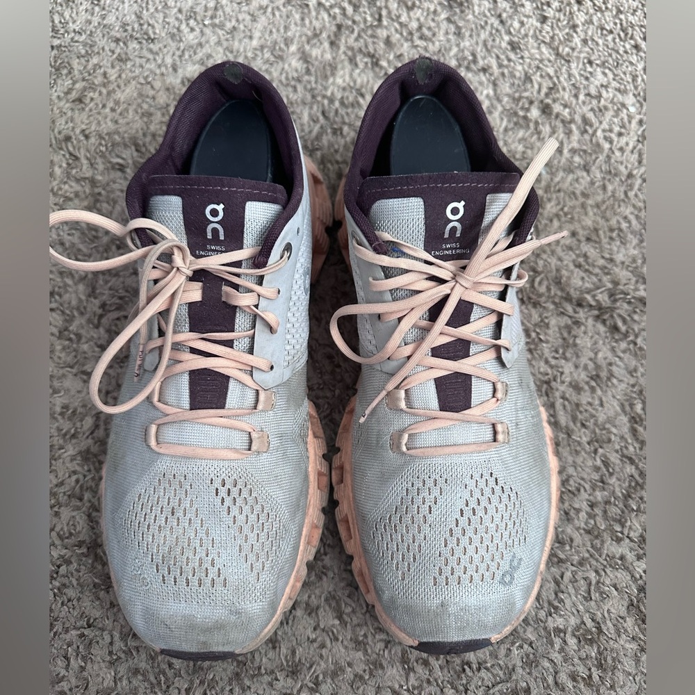 On cloud X Silver/Almond size 9 women’s